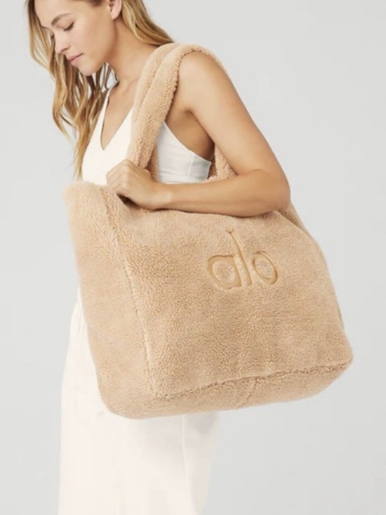 ALO Yoga Handbags - Alo Foxy Sherpa tote: Plush Tote Bag in Beige - Soft Sherpa Shoulder Tote